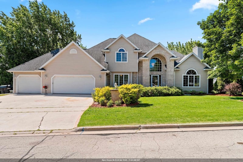 421 Woodrow Ct, Denmark, WI 54208