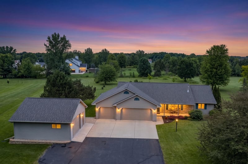 3605 Solitude Rd, De Pere, WI 54115