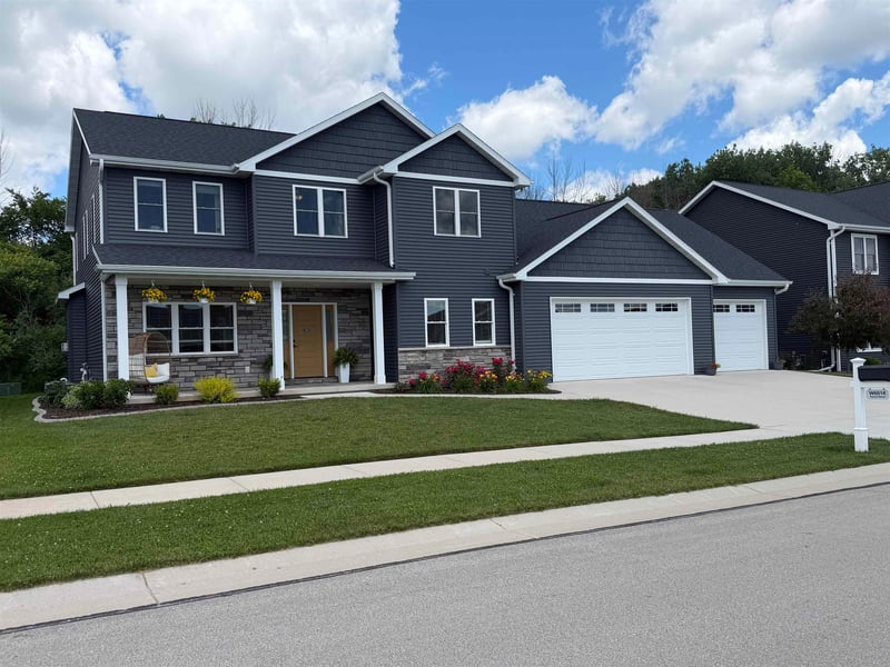 W6018 Ryford St, Menasha, WI 54952
