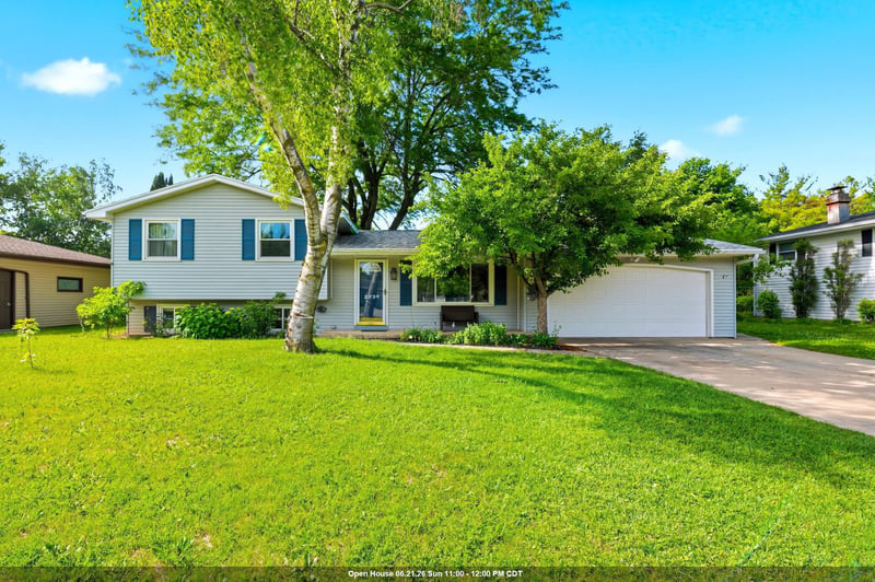 2539 Mary Jo Dr, Green Bay, WI 54311
