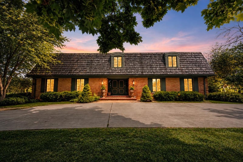 675 Sunset Cir, Green Bay, WI 54301-1345