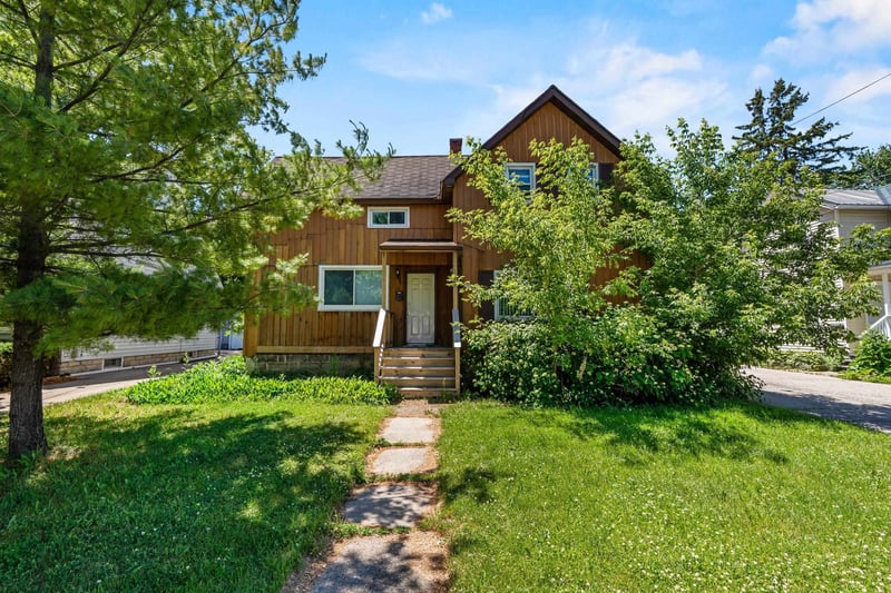 1427 College Ave, Appleton, WI 54914