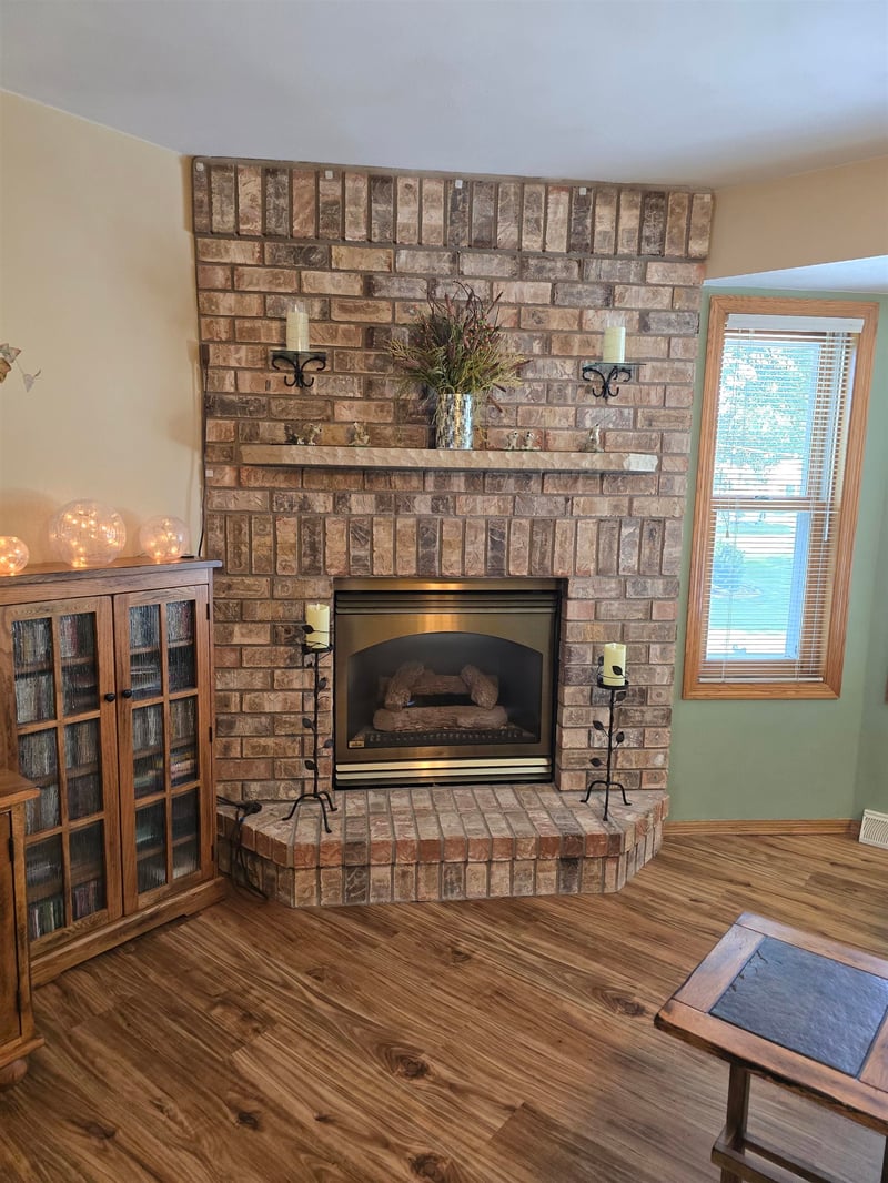 1430 Silverwood Ln, Neenah, WI 54956