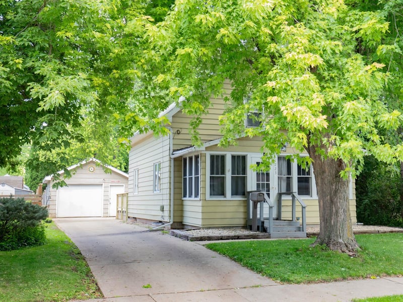1223 Grove St, Oshkosh, WI 54901