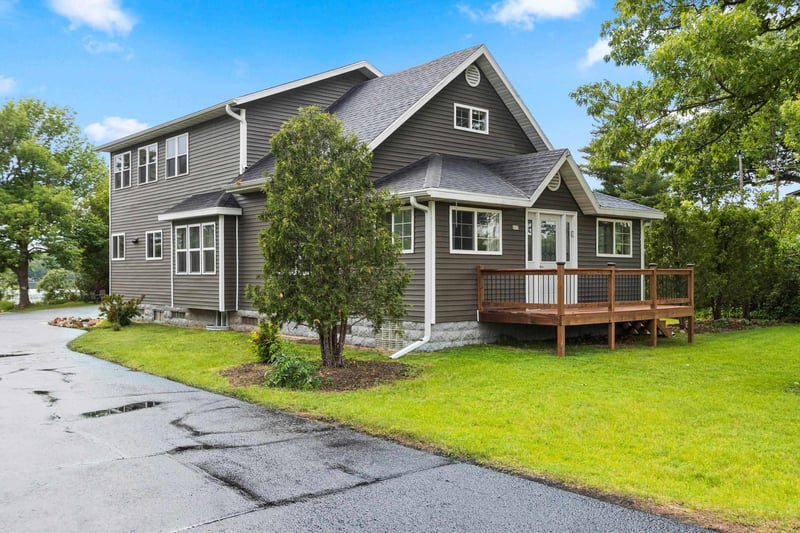 653 Main St, Oconto Falls, WI 54154
