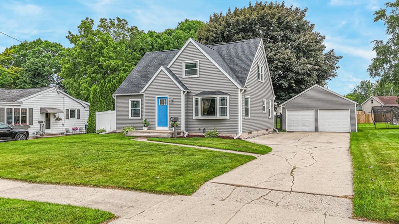 403 Lincoln Ave, Little Chute, WI 54140-1622