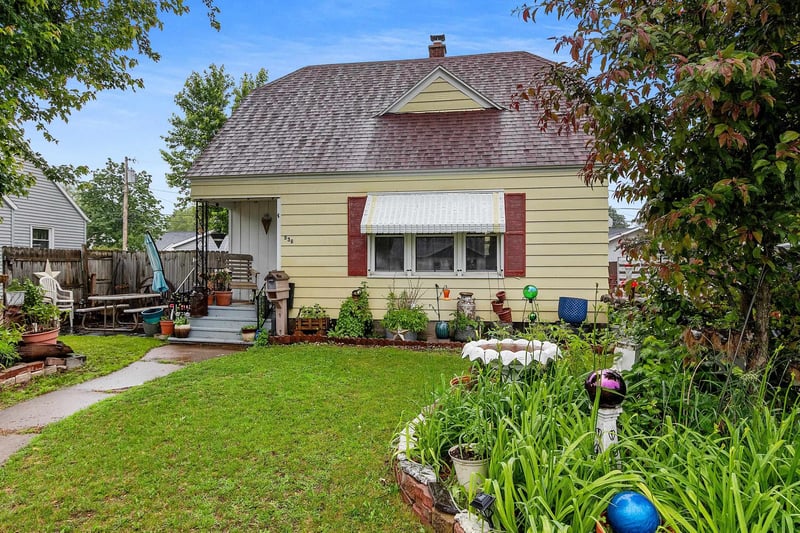 936 Sawyer St, Shawano, WI 54166