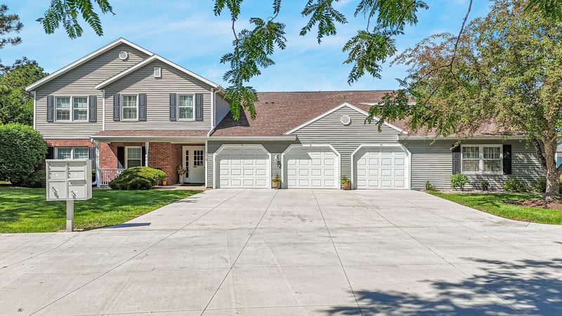 2510 Village Ln #A, Oshkosh, WI 54904