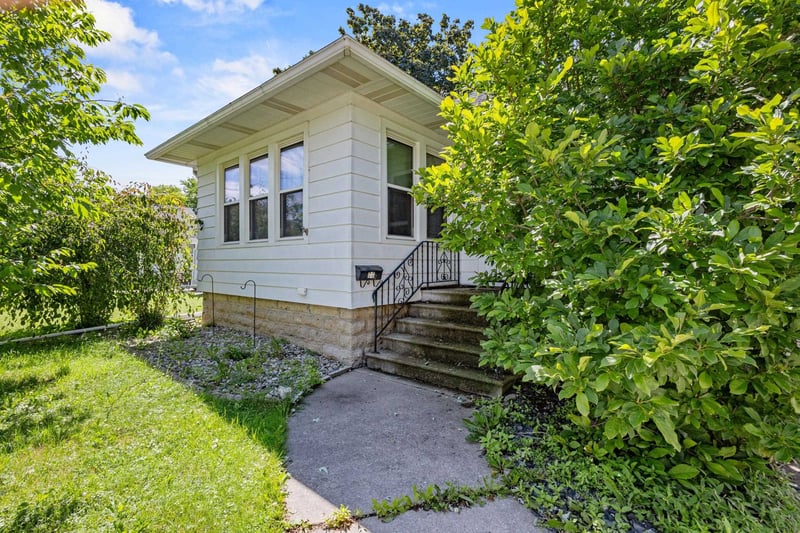 135 23rd Ave, Oshkosh, WI 54902