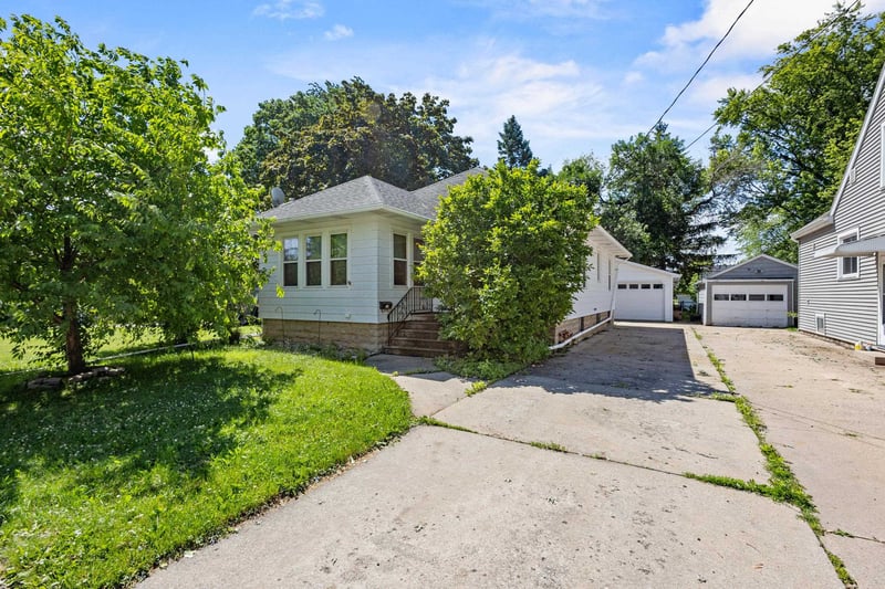 135 23rd Ave, Oshkosh, WI 54902