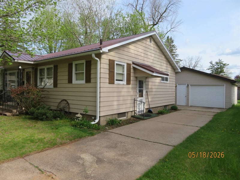 312 3rd St, Shawano, WI 54166-2106
