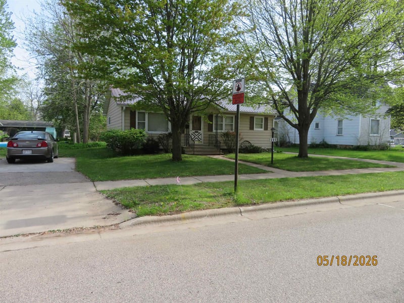 312 3rd St, Shawano, WI 54166-2106