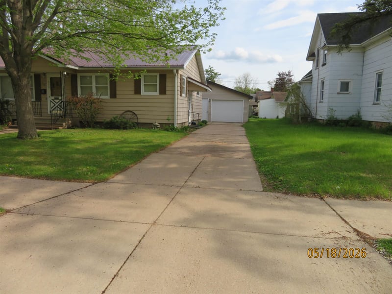 312 3rd St, Shawano, WI 54166-2106