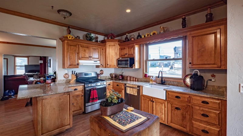 103 Warrington Ave, Cecil, WI 54111
