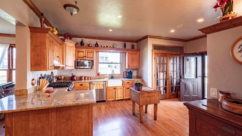103 Warrington Ave, Cecil, WI 54111