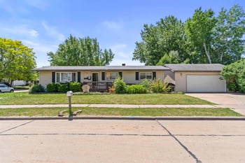 1602 Thornton Dr, Oshkosh, WI 54904