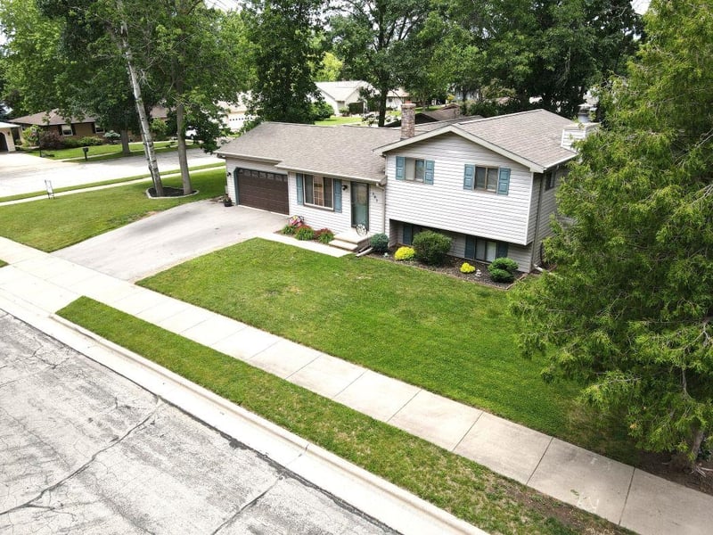 701 Woodland Dr, Kaukauna, WI 54130