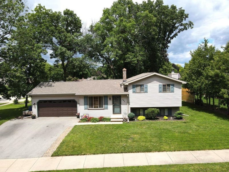 701 Woodland Dr, Kaukauna, WI 54130