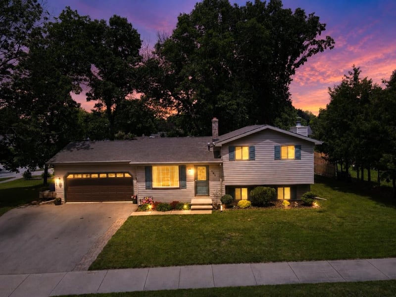 701 Woodland Dr, Kaukauna, WI 54130