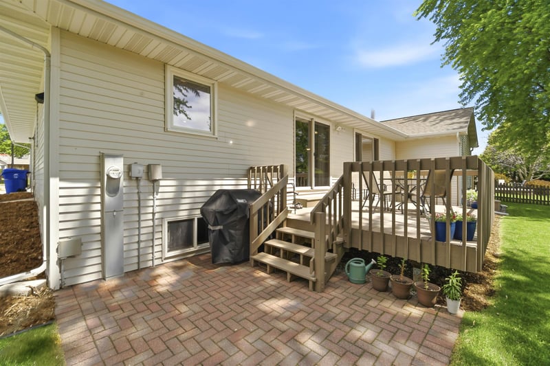 127 Barefoot Ct, Appleton, WI 54913
