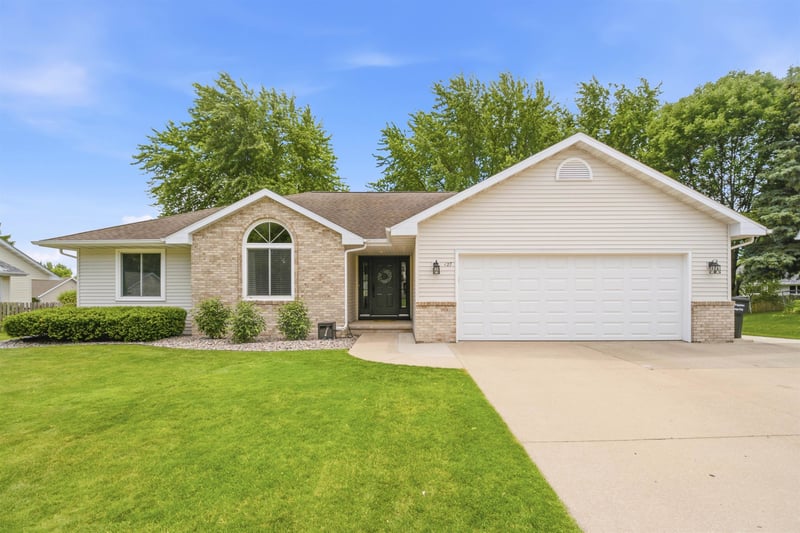 127 Barefoot Ct, Appleton, WI 54913