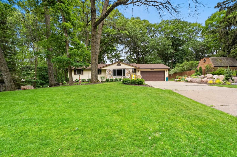 2565 Hazelwood Ln, Green Bay, WI 54304