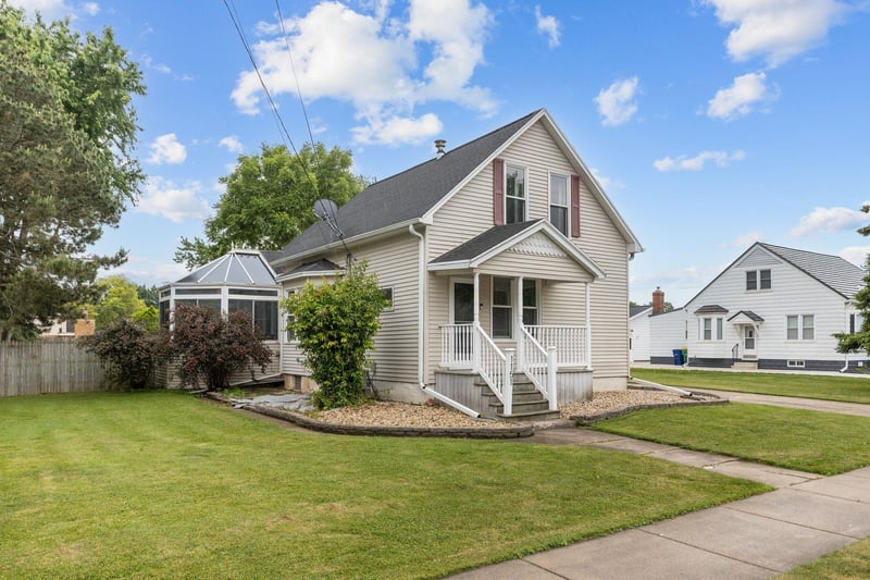 1151 Elmore St, Green Bay, WI 54303