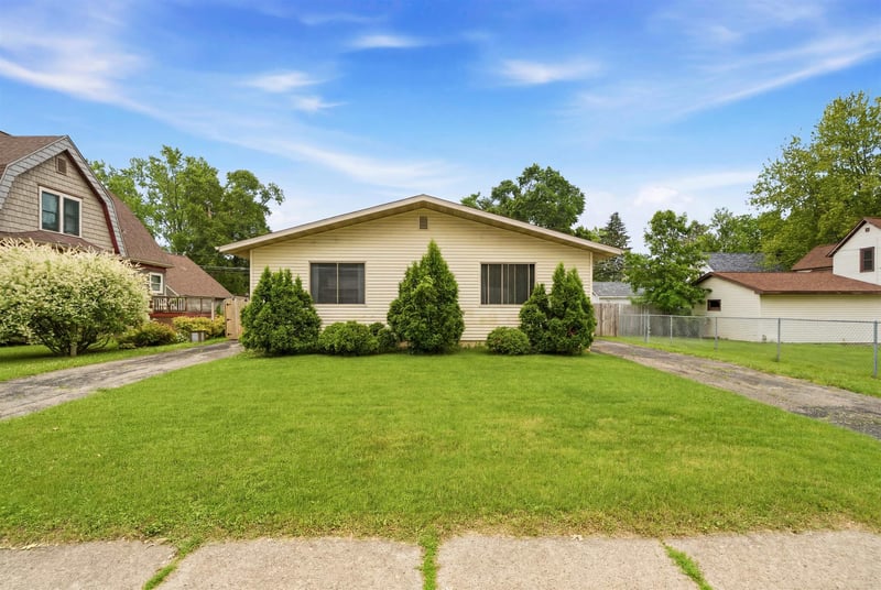 408 Pine St, New London, WI 54961