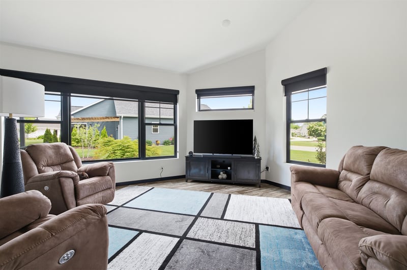 901 Clover Ct, Menasha, WI 54952