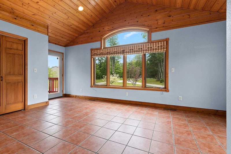 16960 Markusen Ln, Mountain, WI 54149