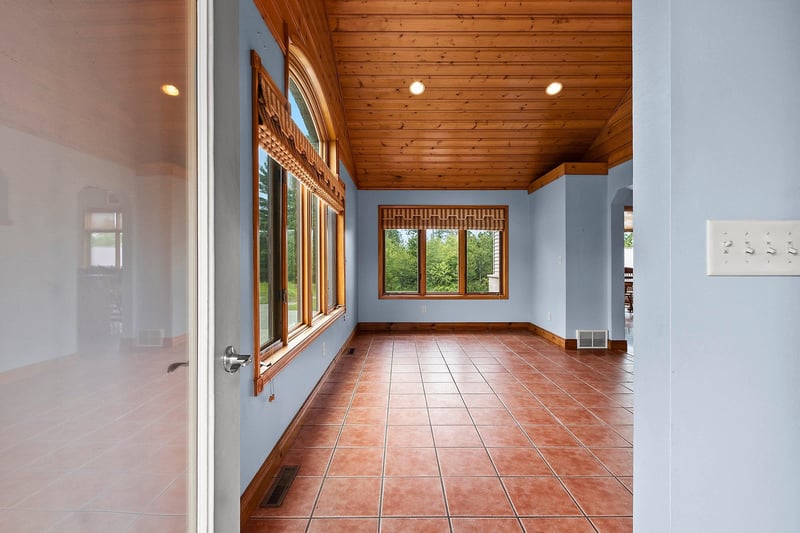 16960 Markusen Ln, Mountain, WI 54149
