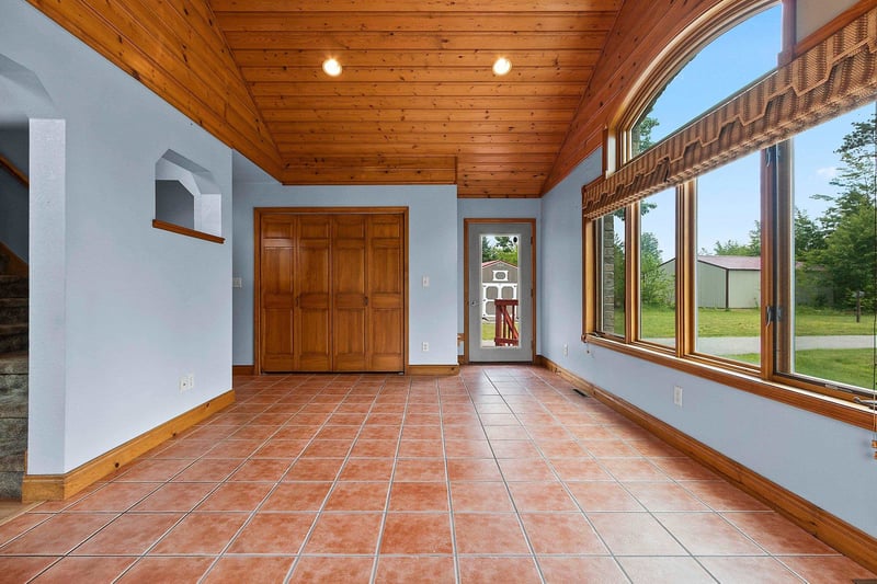 16960 Markusen Ln, Mountain, WI 54149