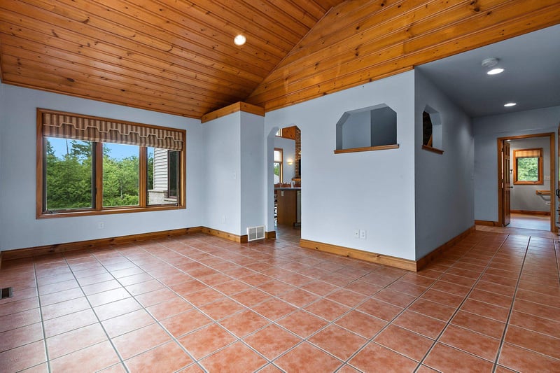 16960 Markusen Ln, Mountain, WI 54149