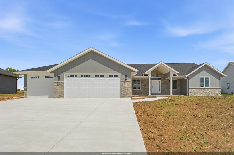 221 Kerrigan Dr, Wrightstown, WI 54180
