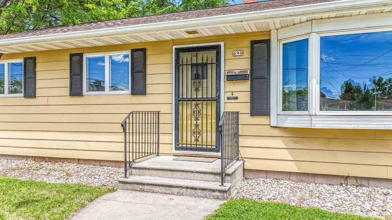 690 5th Ave, Oshkosh, WI 54902