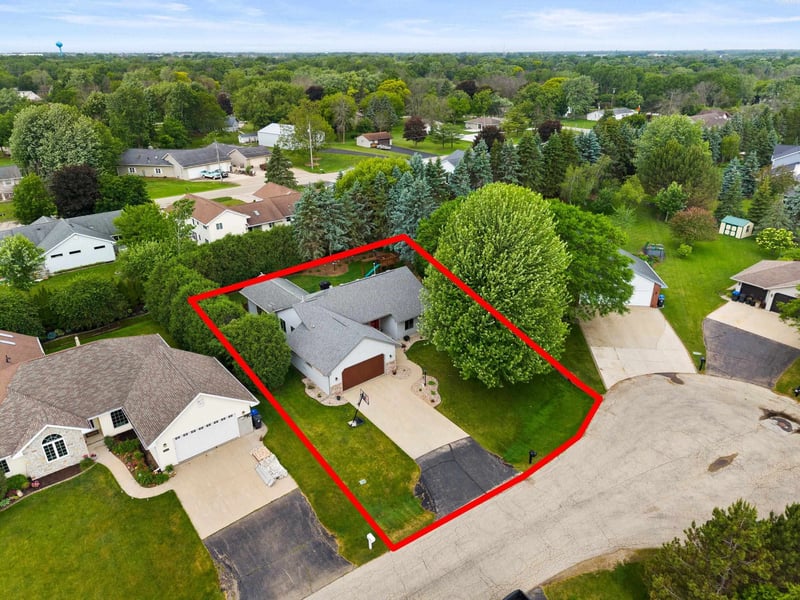 W2585 Oakbrook Ct, Appleton, WI 54915