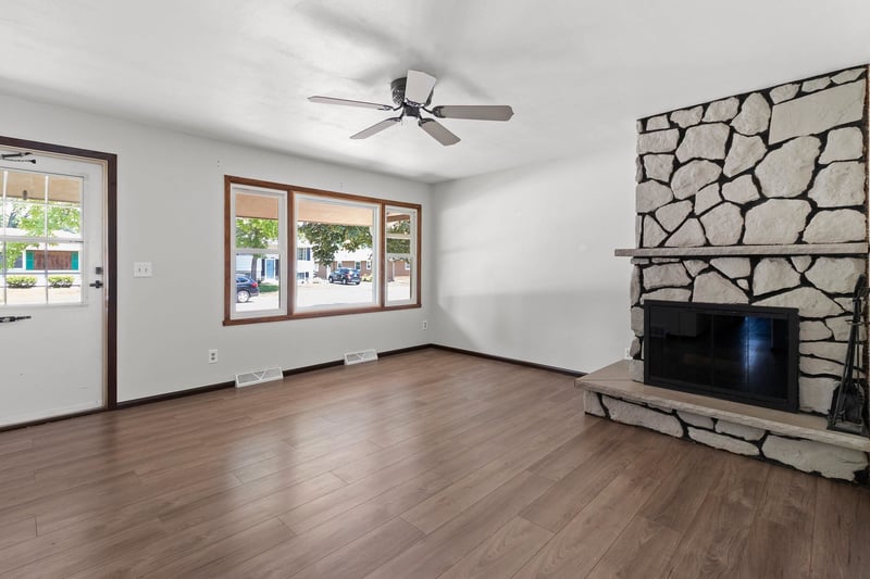 1513 Plaza Dr, Appleton, WI 54915