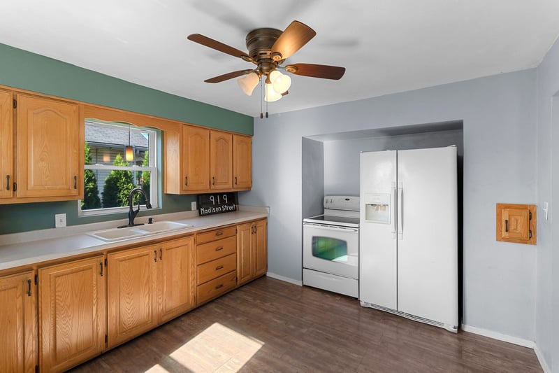 919 Madison St, Little Chute, WI 54140