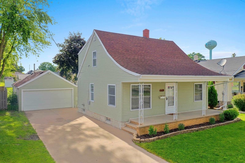 919 Madison St, Little Chute, WI 54140
