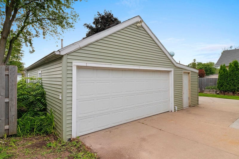 919 Madison St, Little Chute, WI 54140