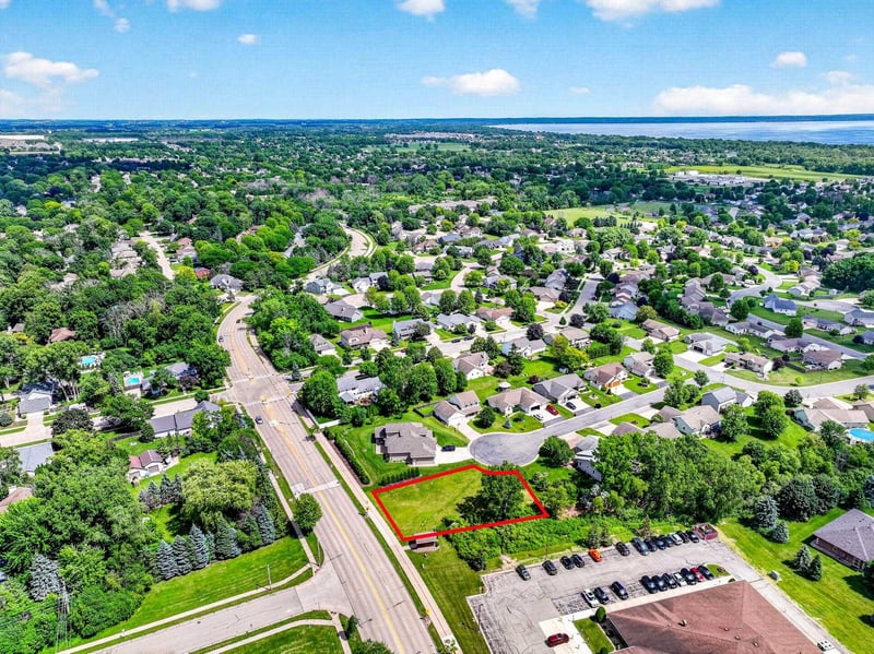 1438 Chesterfield Ct, Menasha, WI 54952