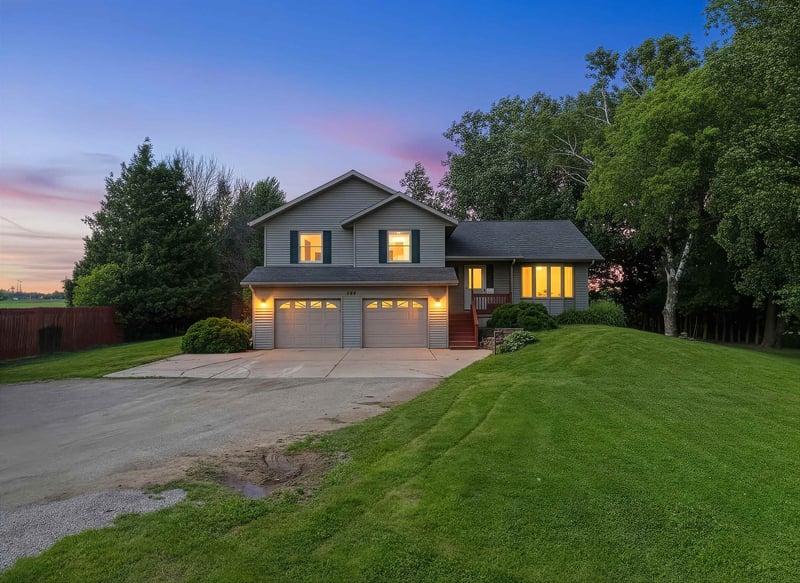 364 Triangle Dr, Hobart, WI 54155-9209