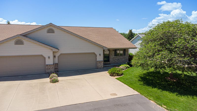 W2759 Brookhaven Dr, Appleton, WI 54915