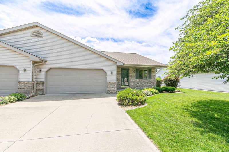 W2759 Brookhaven Dr, Appleton, WI 54915