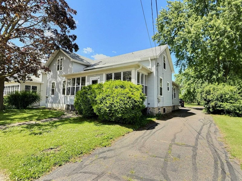 1833 Minnesota St, Oshkosh, WI 54902