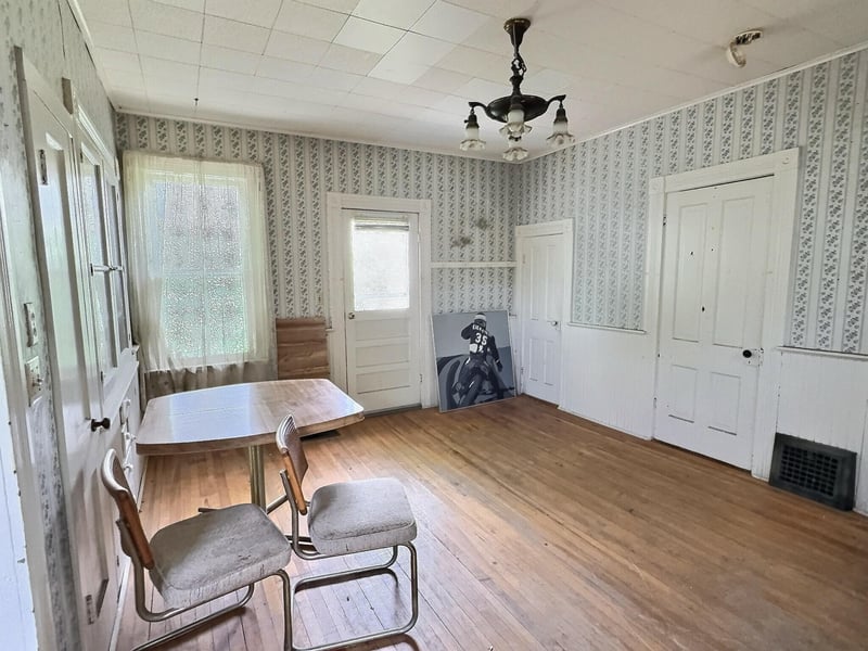 1833 Minnesota St, Oshkosh, WI 54902