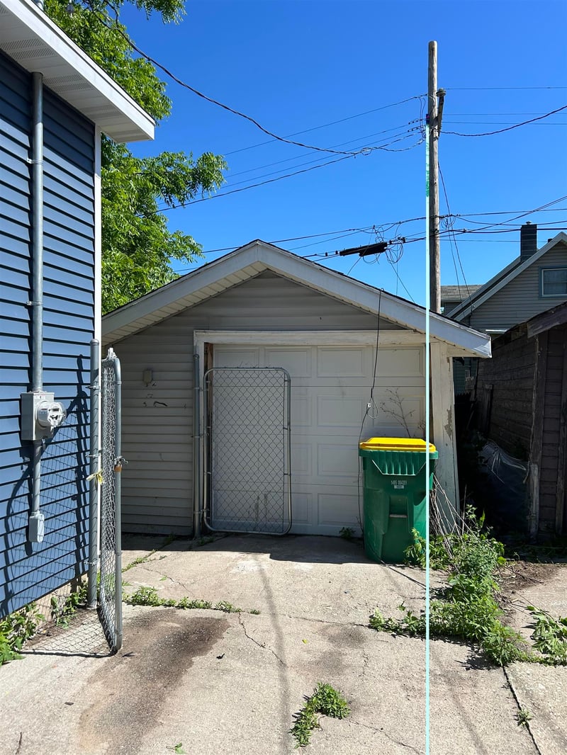 828 School Pl, Green Bay, WI 54303