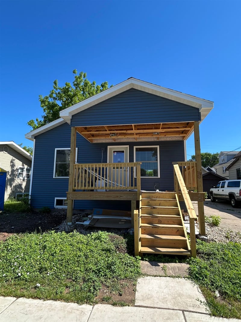 828 School Pl, Green Bay, WI 54303