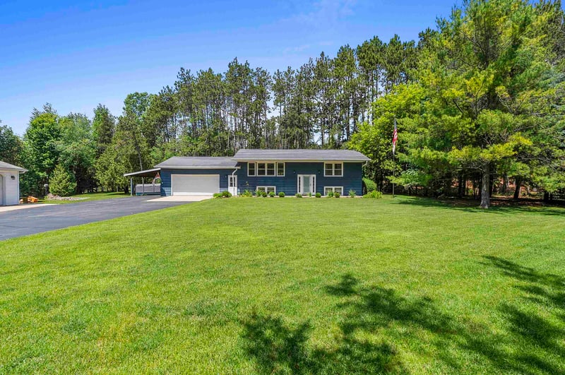 131 Dekard Rd, Little Suamico, WI 54141