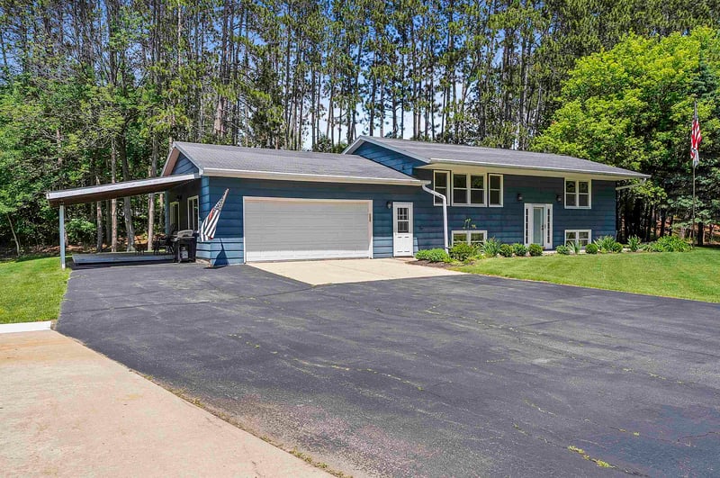 131 Dekard Rd, Little Suamico, WI 54141